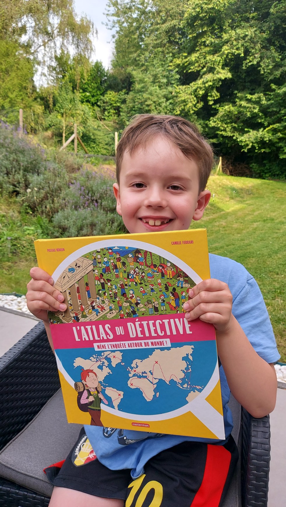 L'Atlas du détective Mène l'enquête autour du monde !