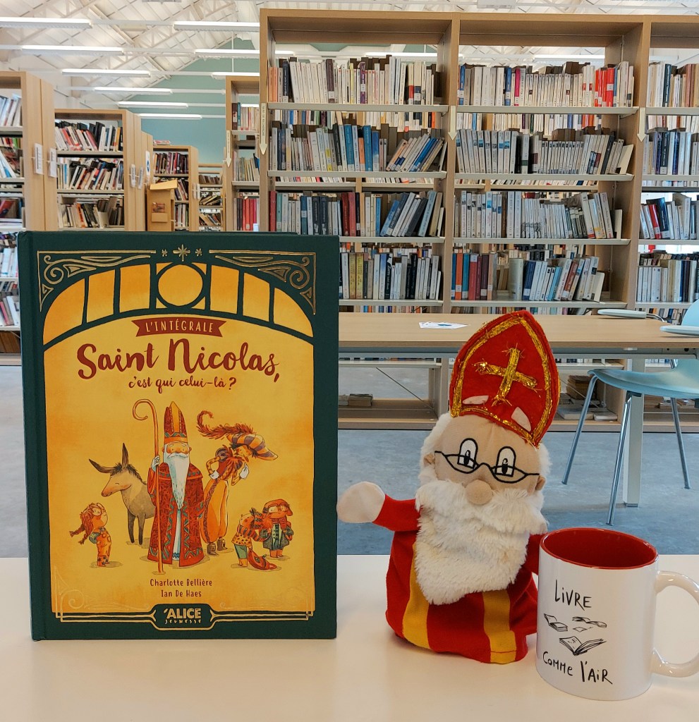 « Saint-Nicolas, c’est qui celui-là ? – L’intégrale », un album jeunesse écrit par Charlotte Bellière et illustré par Ian De Haes